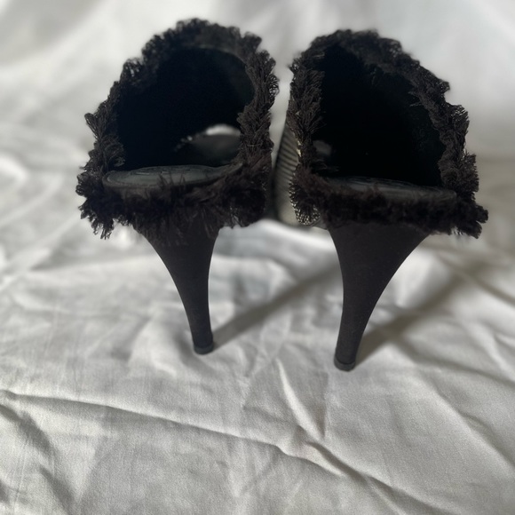 Guess Patterned Weave Slides - Picture 4 of 5